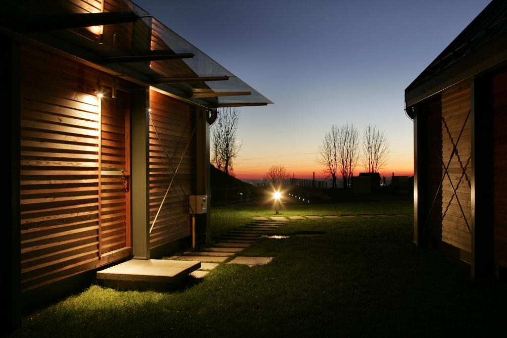 Nebesa Chalets Кобарід Номер фото